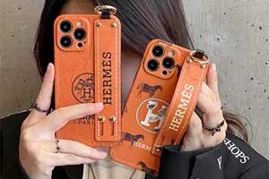 昭和の日に、両親への心を込めて選ばれた贈り物であれば、まさに Hermes iPhone16 のケースです。このケースはクラシックとファッションを融合させ、皮質が繊細で、デザインが独特です。両親への敬愛を表現するだけでなく、彼らの独特な品味も示しています。Hermes を選ぶことで、この贈り物を両親が大切にする昭和の思い出にし、家族の感情と栄光を伝承します。