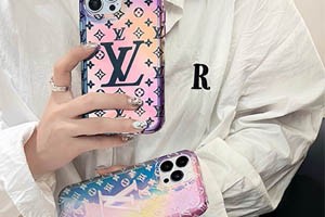 LVがiPhone 15シリーズ用にカスタマイズした携帯電話ケースは、間違いなく高貴さと品質の象徴です。 横暴な Pro Max、Pro の精緻さ、Plus の実用性など、すべてのモデルをカバーしており、完璧にマッチするスタイルが見つかります。 最高級の素材で作られており、繊細な感触と優れた保護性能を備えています。 デザイン面では、LVのクラシックな要素とiPhoneのモダンな感覚が完璧に融合し、並外れたセンスを発揮しています。 それを