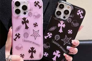 2024 年国際デーの新作、高級 Chrome Hearts iPhone 16/15 カップルスマホケースは、iPhone 専用にデザインされたブランドケースです。高品質な素材と卓越した技術を採用しており、抜群の耐衝撃性、耐摩耗性、耐震性を備えています。また、スマホに全方位の保護を提供できます。さらに、このスマホケースはユニークなデザインとスタイリッシュな外観を持ち、