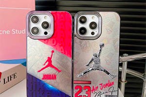 シルバーバレンタインデーが来ました。私は彼氏のために心を込めてとても特別なプレゼント、Air Jordan iPhone16/14/15/13 のスマホケースを用意しました。これは彼氏が好きなブランドの要素が融合しており、ファッションで実用的です。彼が受け取った時の驚きの表情を想像して、心から期待しています。このプレゼントは私の溢れる愛情を乗せていて、彼氏のそばに常にあって、私たちの愛情の甘い証になることを願っています。