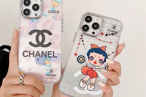 ハンガリーの建国記念日というおめでたく栄光に満ちた日に、ファッション界から衝撃的なニュースが届きました!シャネル(Chanel)が iPhone16、16plus、16pro、16 pro max シリーズの新しいファッションスマホケースを盛大に発表しました。このシリーズのスマホケースは卓越した技術とファッション要素が融合し、独特な魅力とセンスを表しています。間違いなくファッション愛好家たちが競って求める新たな人気商品となり、スマホアク